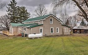 Pet-Friendly Seneca Lake Home With Private Deck